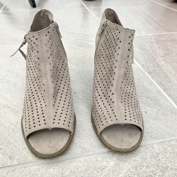 Anne Klein Gray Faux Suede Open Toe Bootie Wedge Heel Size 10 - Picture 2 of 6